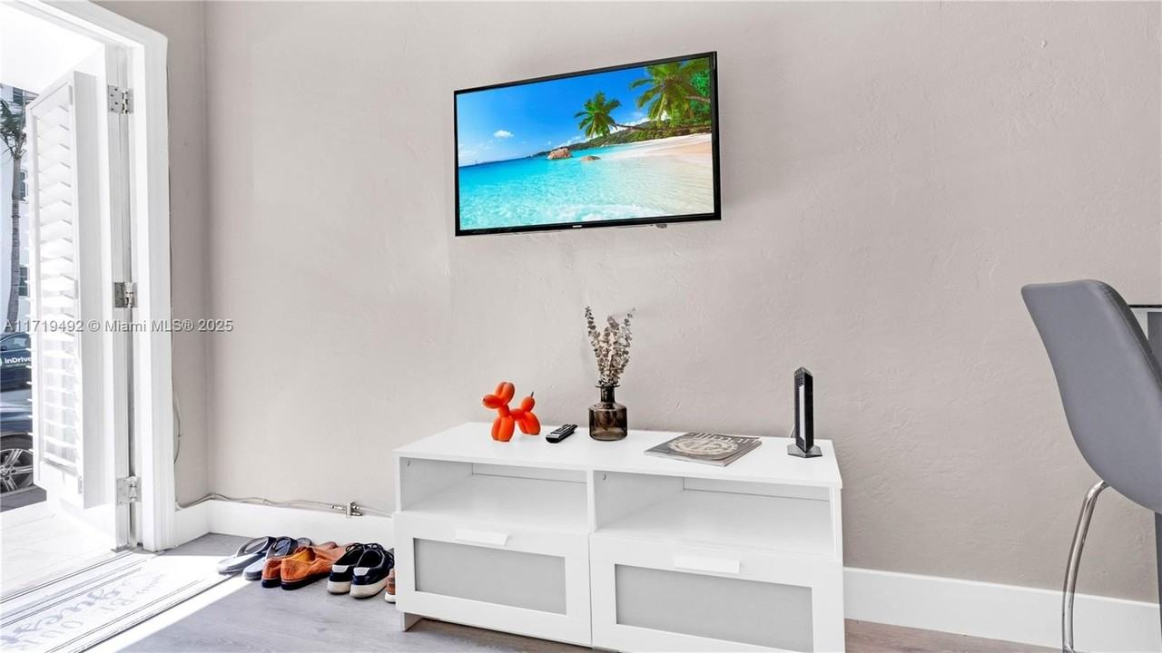 4201 Indian Creek Dr #4 - Photo 3 of 15