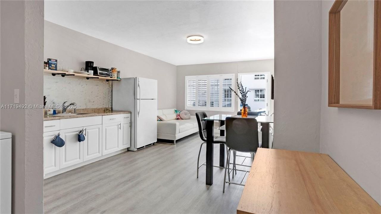 4201 Indian Creek Dr #4 - Photo 5 of 15