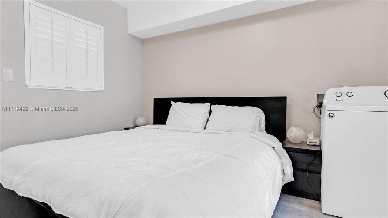 4201 Indian Creek Dr #4 - Photo 7 of 15