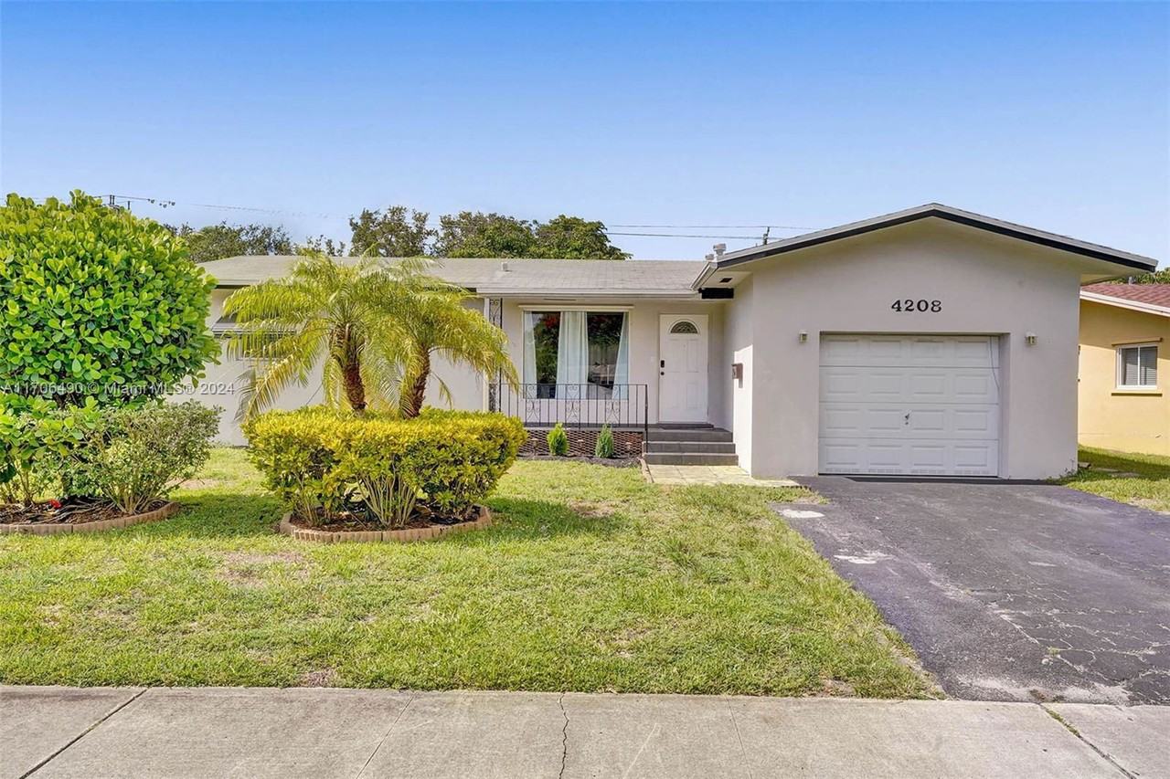 4208 W Park Rd - Photo 2 of 8