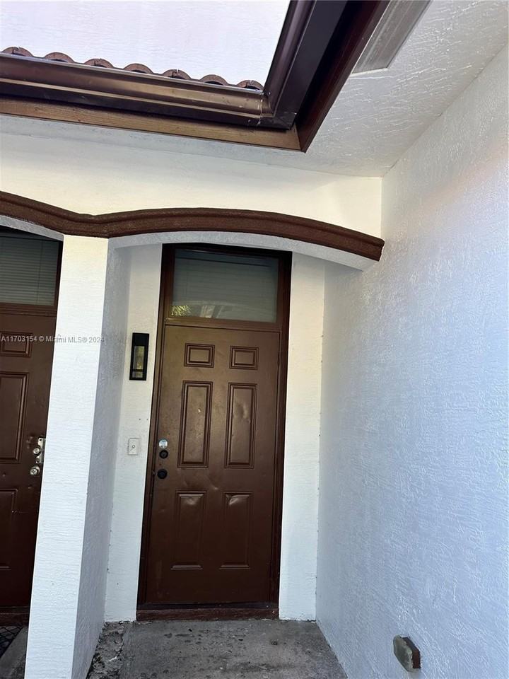2862 Nw 11th St - Photo 2 of 8
