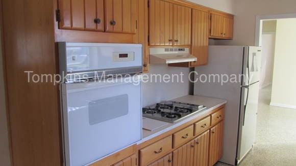 300 NW Ave J - Photo 3 of 9