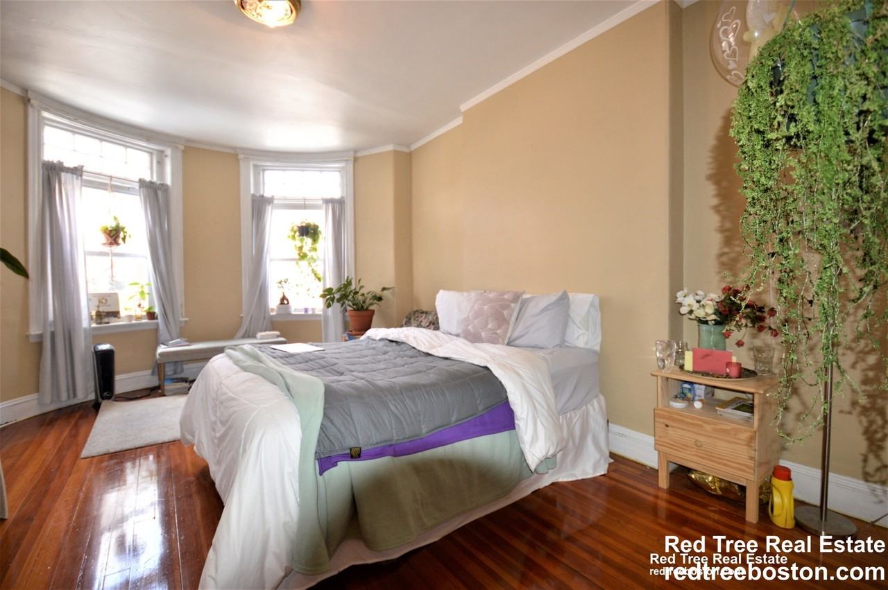 10 Strathmore Rd #3 - Photo 3 of 17