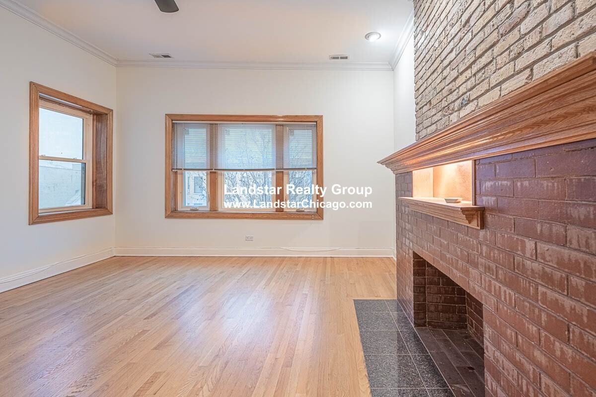 754 W Bittersweet Pl #3 - Photo 4 of 33
