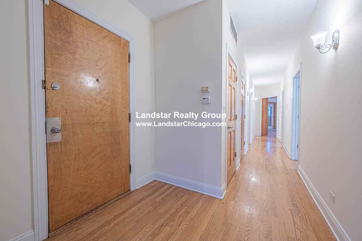 754 W Bittersweet Pl #3 - Photo 5 of 33