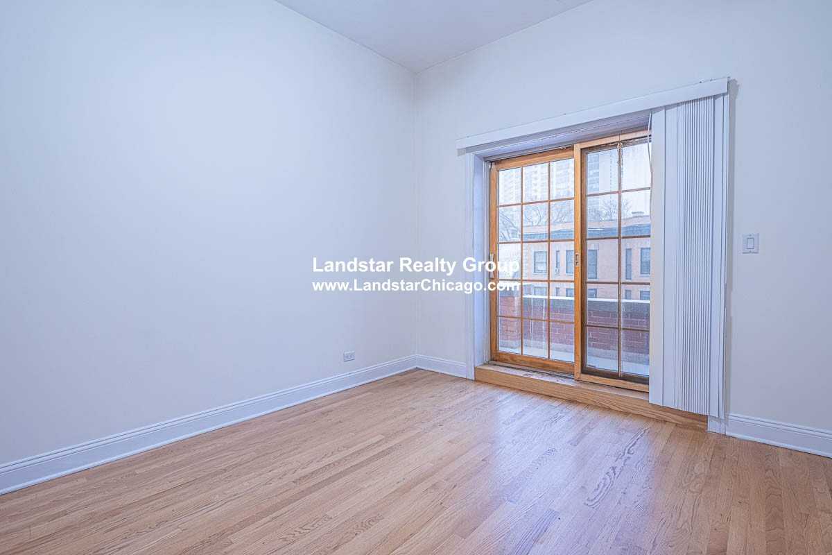 754 W Bittersweet Pl #3 - Photo 6 of 33