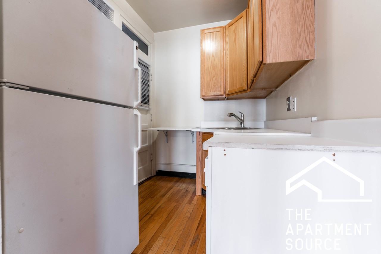 3914 N Pine Grove Ave #3E - Photo 2 of 18