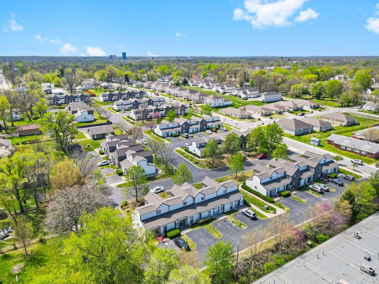 Pickwick Place - Photo 3 of 50