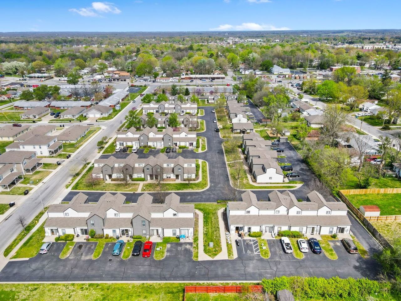 Pickwick Place - Photo 4 of 50