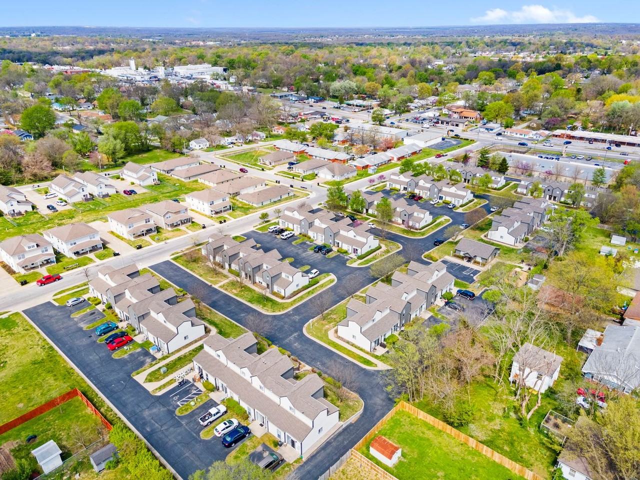 Pickwick Place - Photo 5 of 50