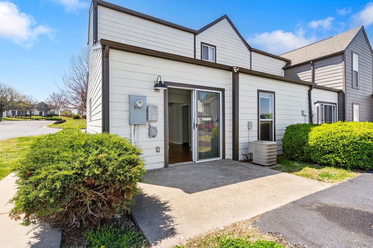 Pickwick Place - Photo 6 of 50