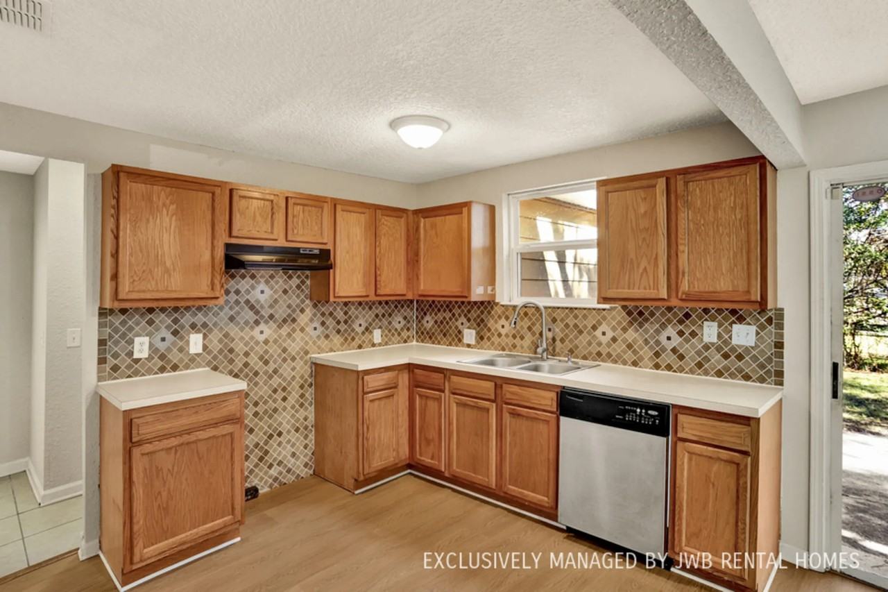 1123 Scotten Rd - Photo 2 of 14