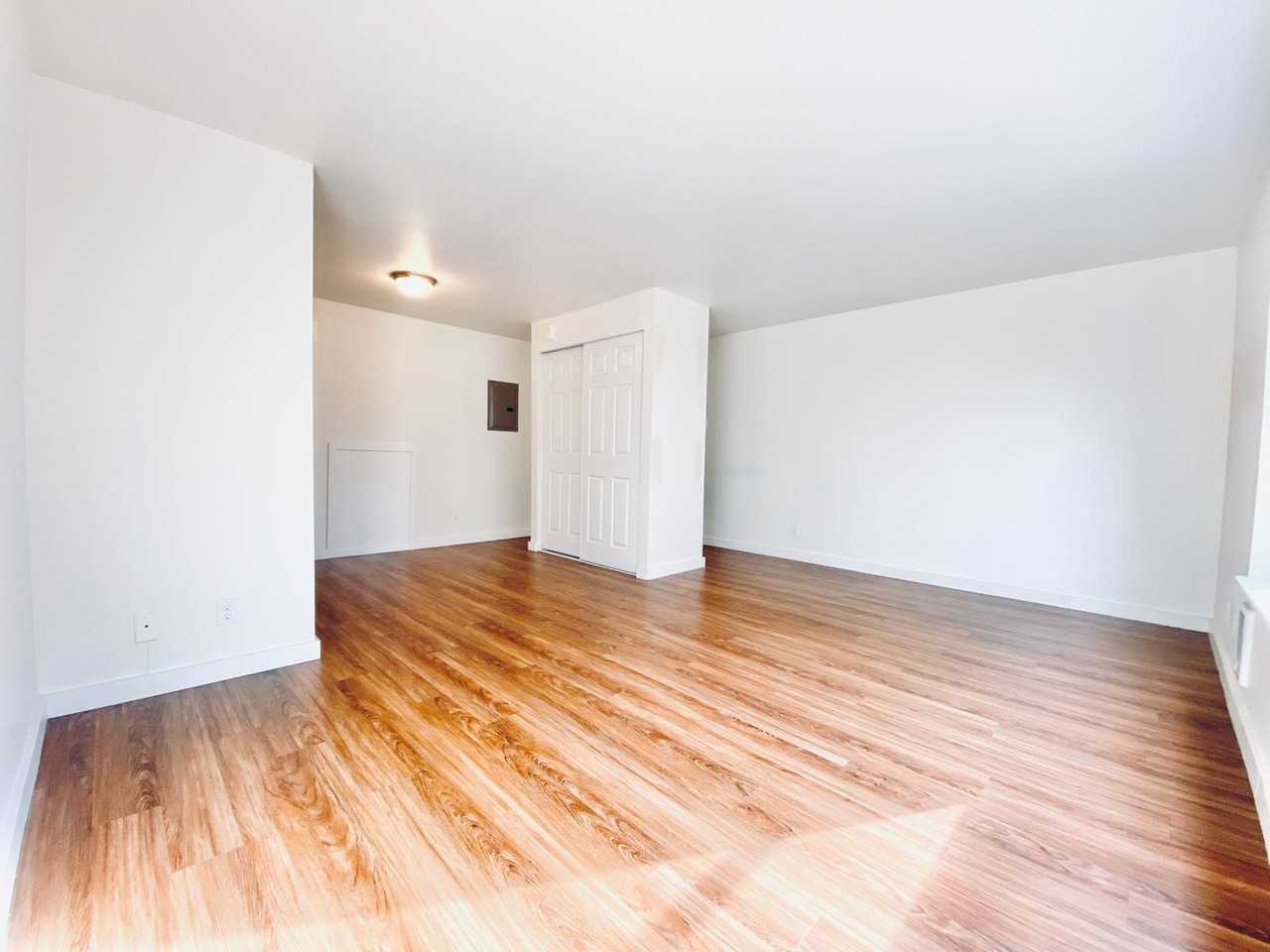 515 East Denny Apartments - Photo 4 of 7