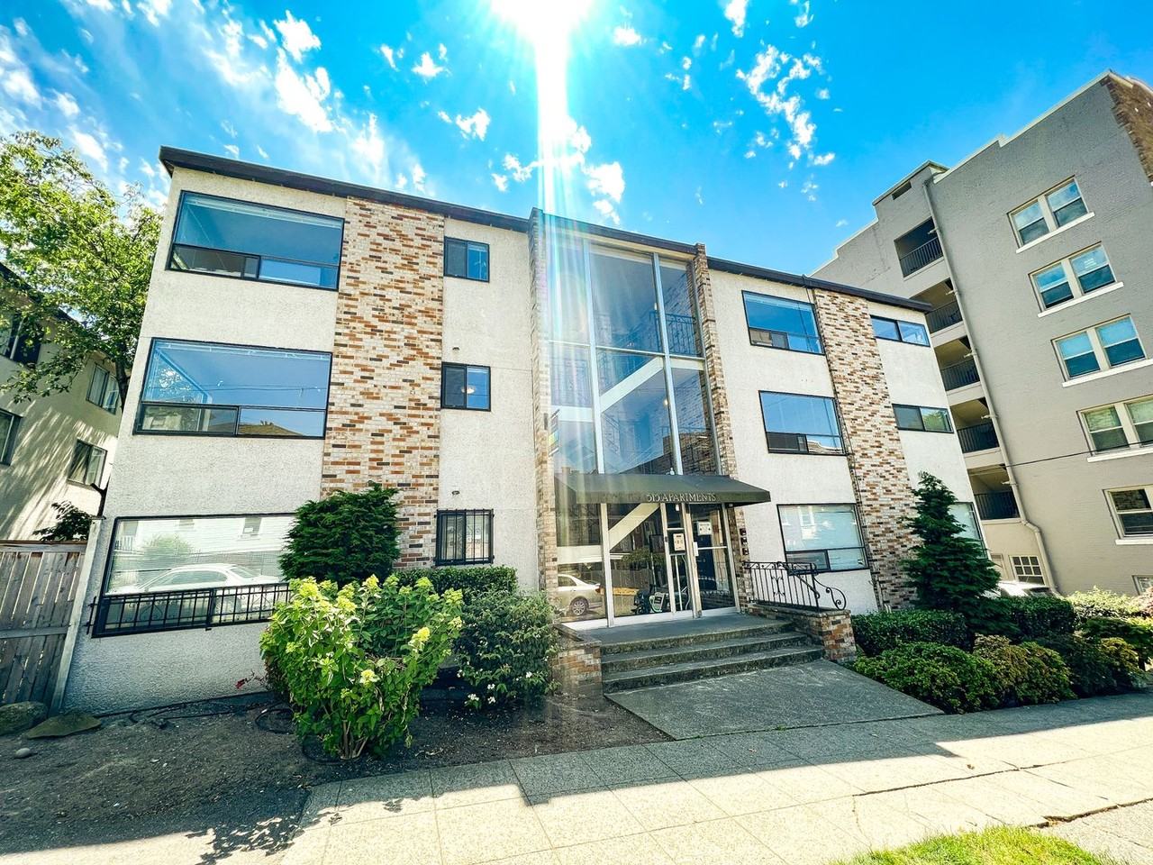 515 East Denny Apartments - Photo 7 of 7