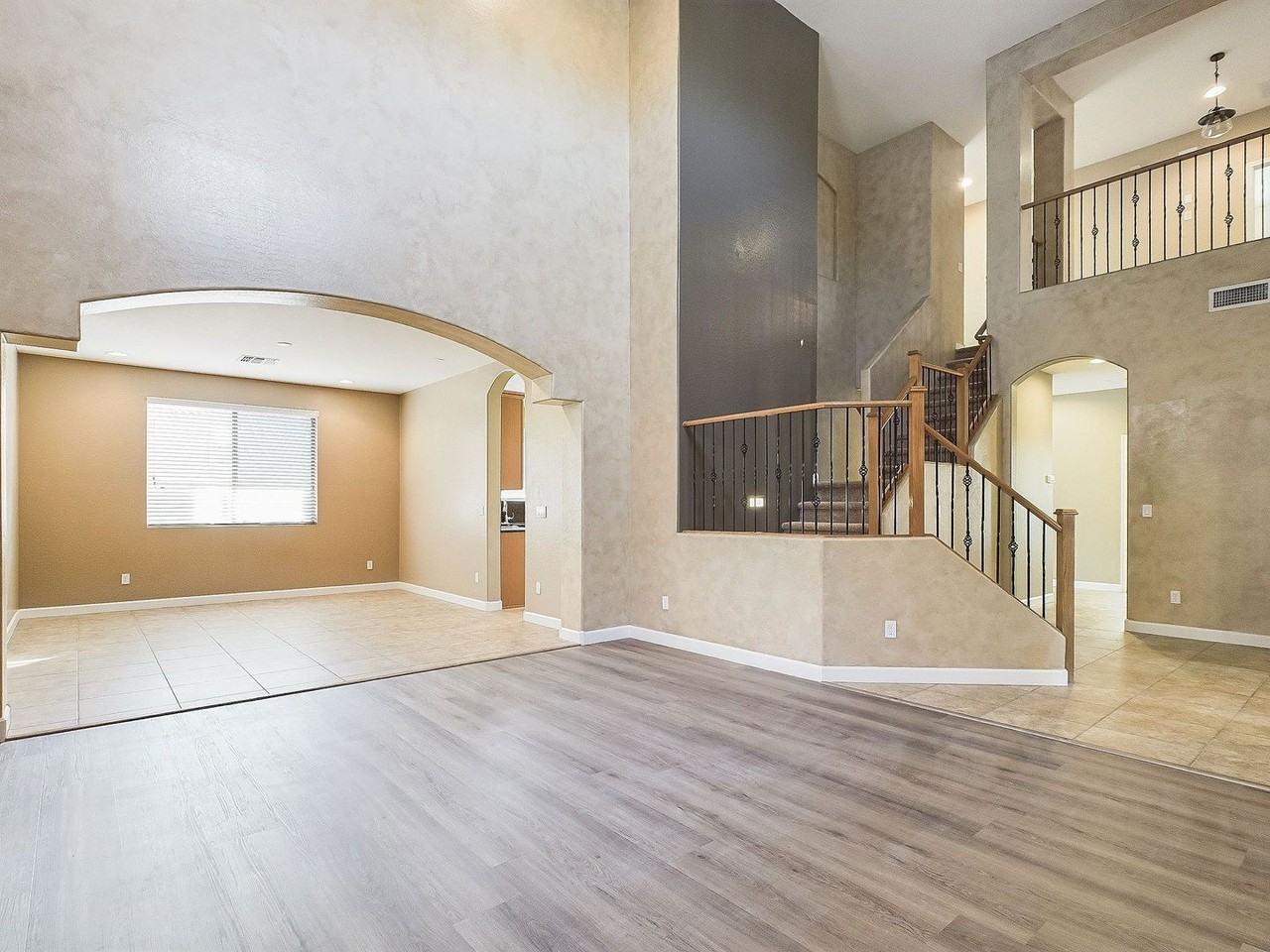 2209 W Red Range Way - Photo 3 of 36