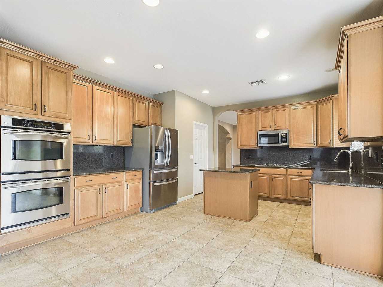 2209 W Red Range Way - Photo 5 of 36