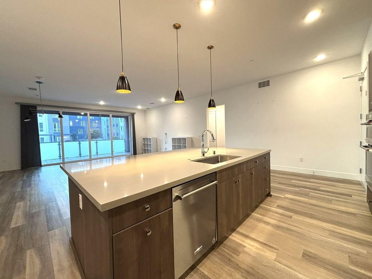 2359 Halogen Cmn #204 - Photo 3 of 17