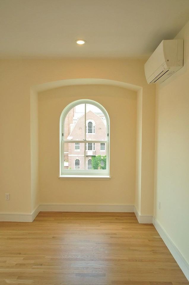 885 Beacon St - Photo 3 of 9