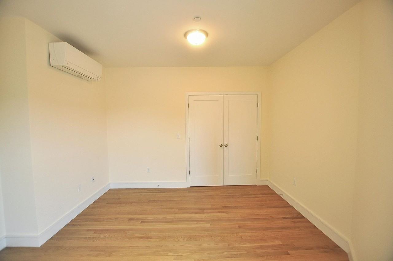 885 Beacon St - Photo 5 of 9