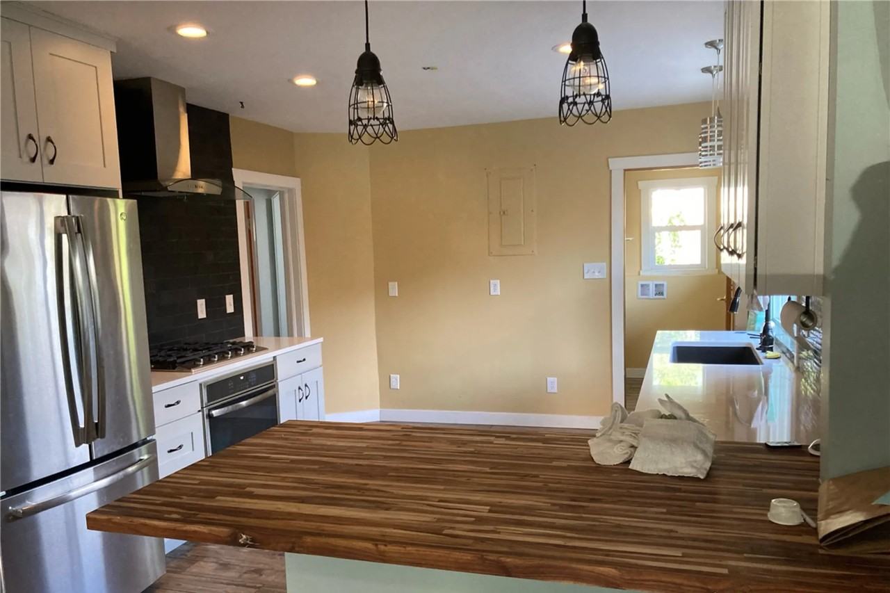 1021 S Denver St - Photo 2 of 12