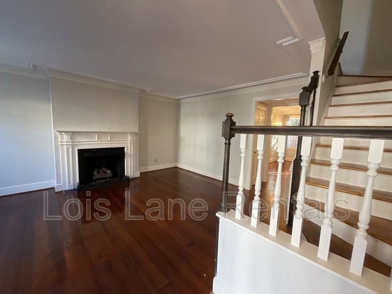 33 N Adgers Wharf - Photo 2 of 24