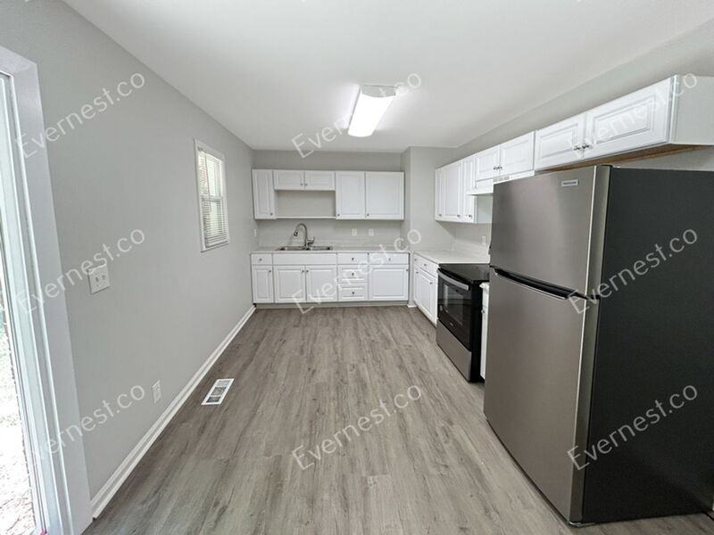 2463 Montezuma Cir - Photo 2 of 20