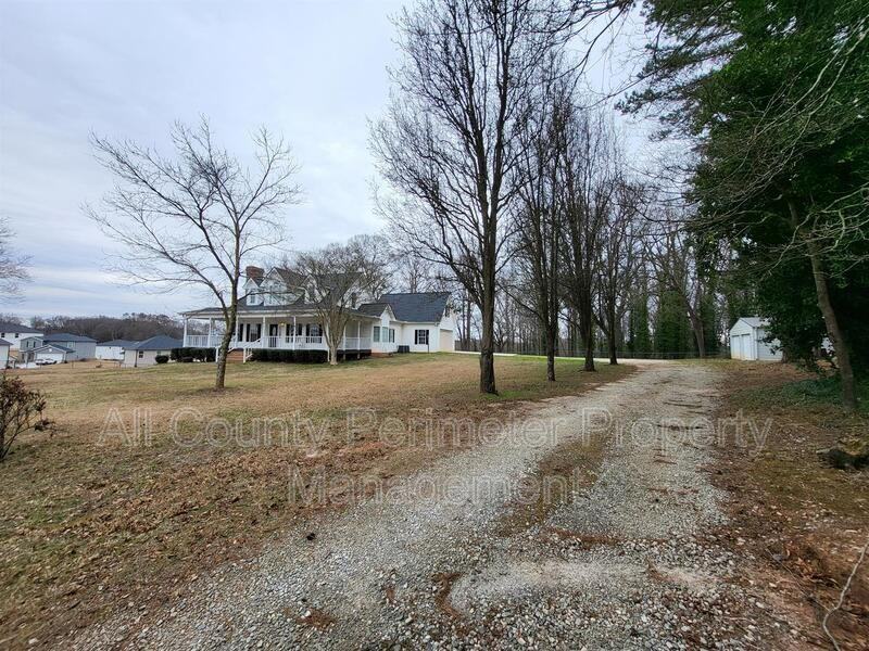 653 Glenn Gee Rd - Photo 4 of 28