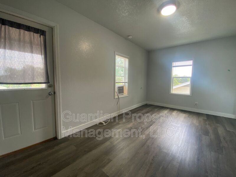 609 South Dewey Street #4 - Photo 4 of 9
