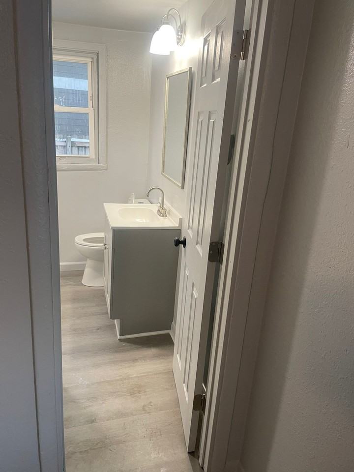 113 W Ash St #B - Photo 7 of 14