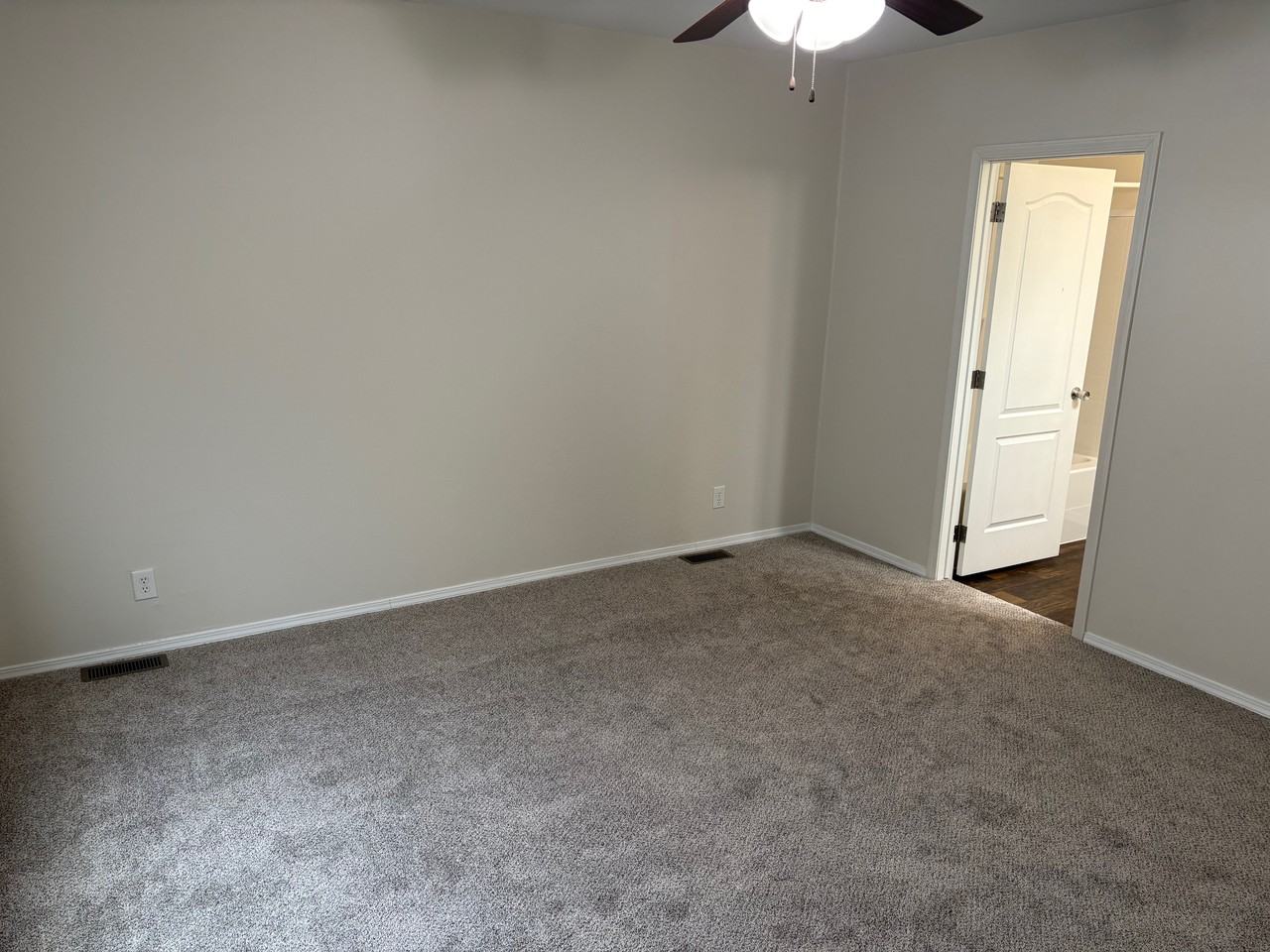 614 40th St E - Photo 3 of 11