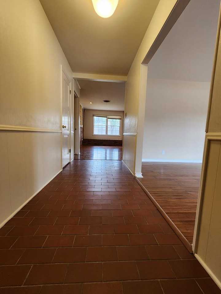 3205 Seaboard Ave - Photo 2 of 26