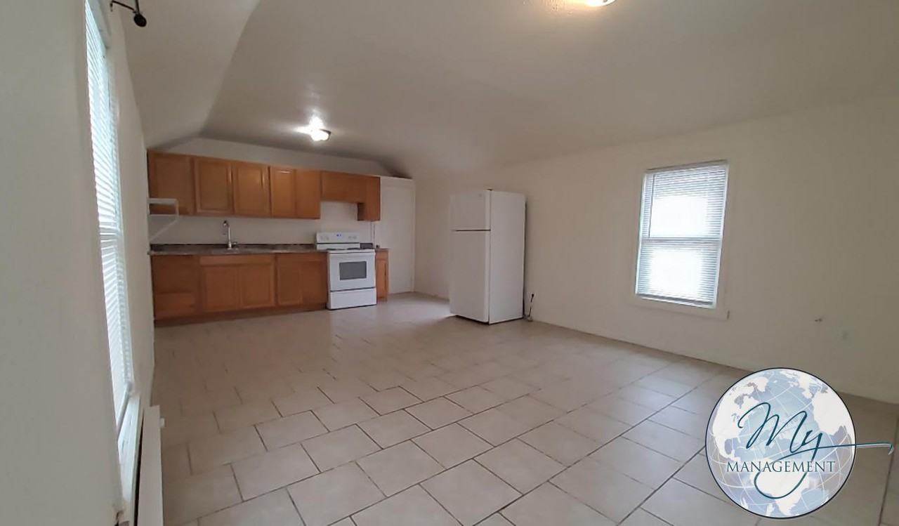 213 7th Avenue South - Photo 3 of 11