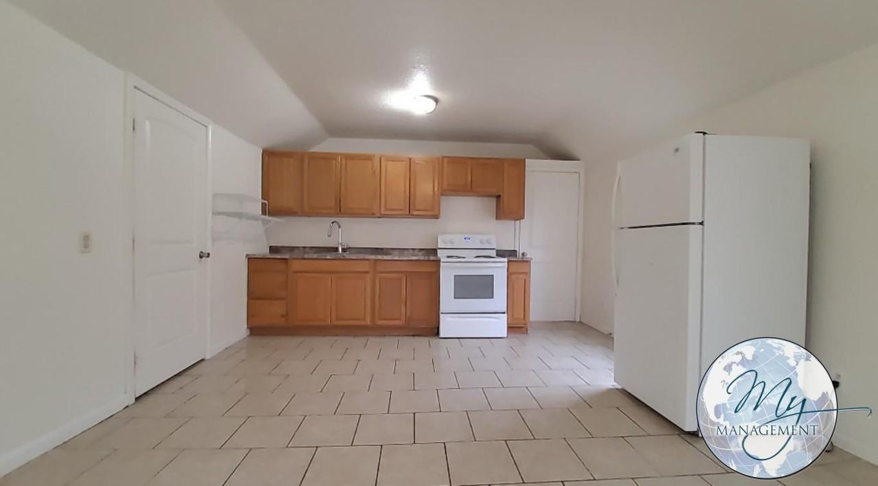 213 7th Avenue South - Photo 4 of 11