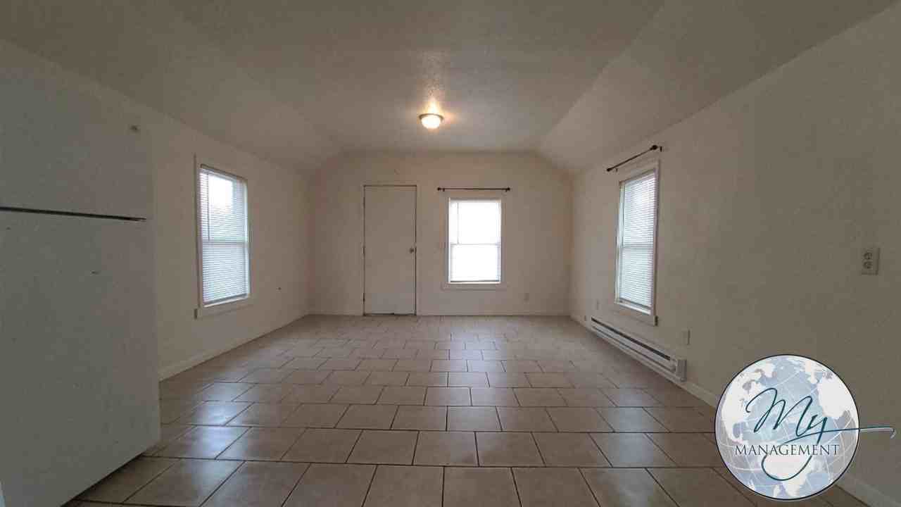 213 7th Avenue South - Photo 5 of 11