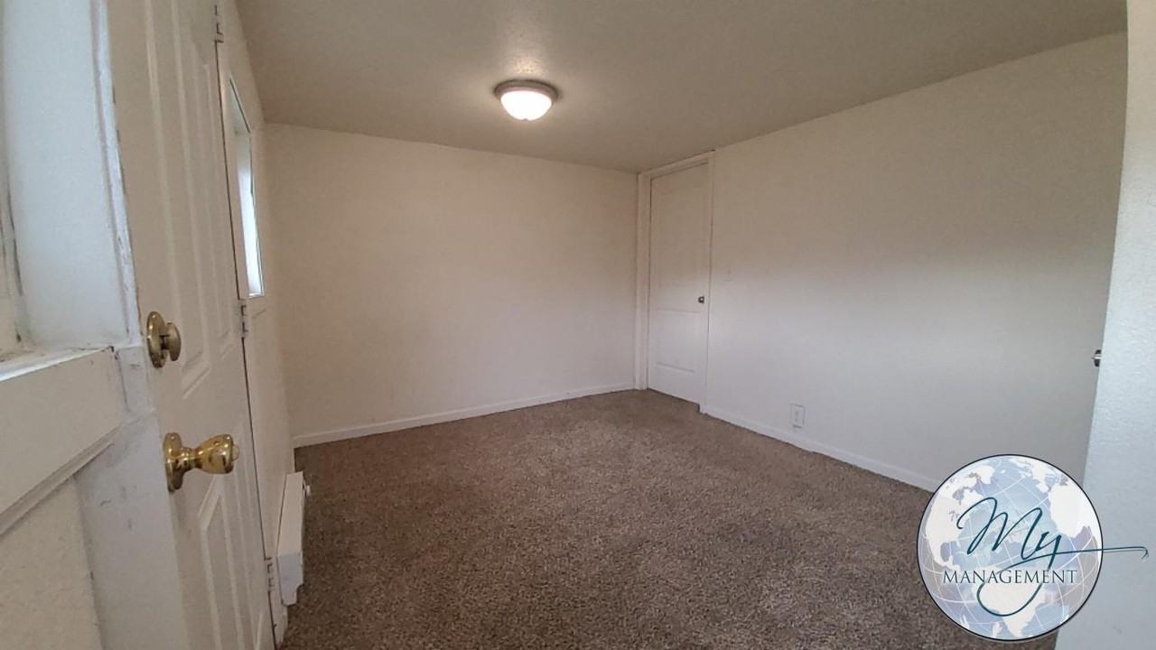 213 7th Avenue South - Photo 7 of 11