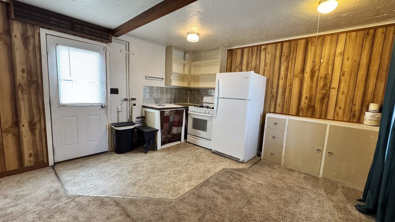 1912 Pioneer Ave - Photo 2 of 4