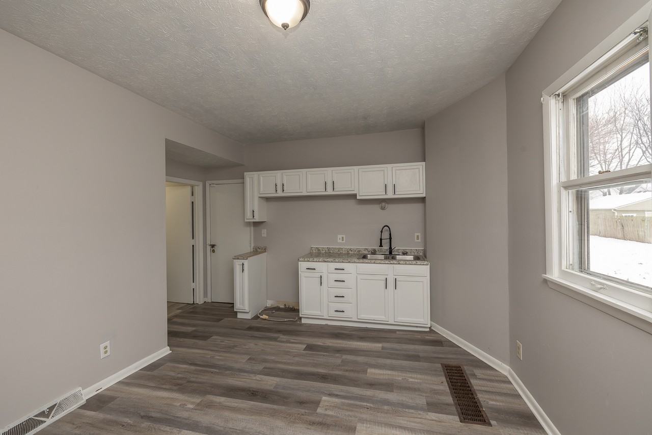 3723 E 52Nd St - Photo 2 of 10