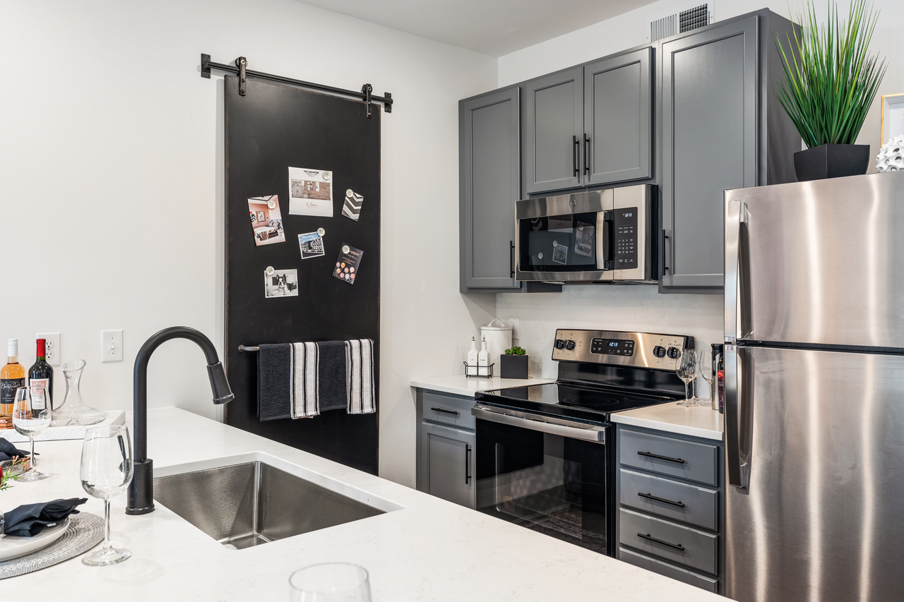 The Jameson - Photo 6 of 50