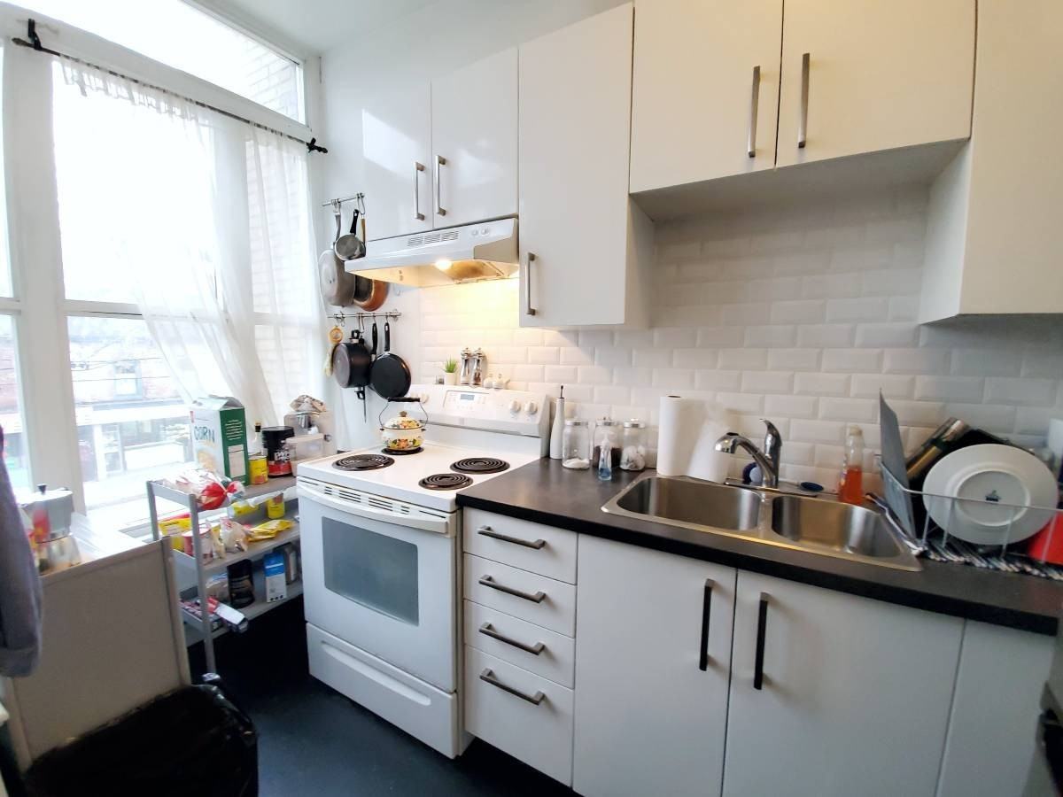 254 Gerrard Street East - Photo 4 of 9