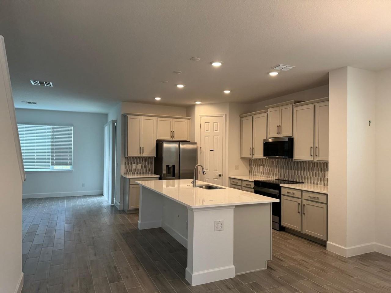 2573 Cavanaugh Dr - Photo 5 of 44