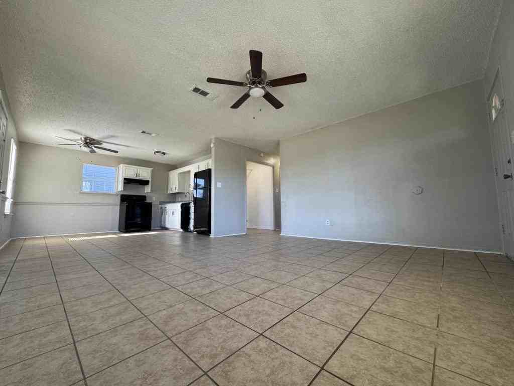 506 Avenue A - Photo 2 of 7