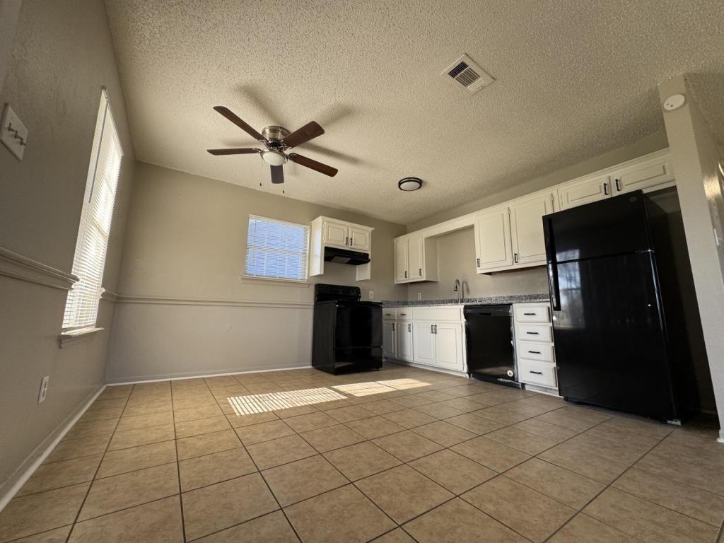 506 Avenue A - Photo 3 of 7