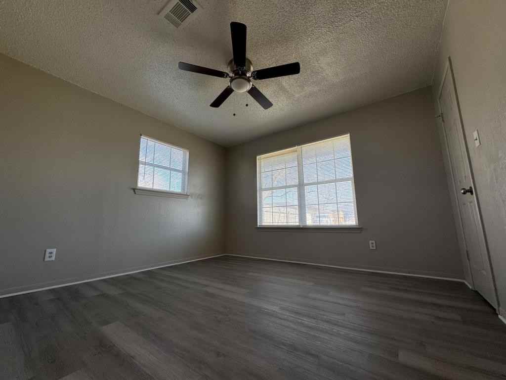 506 Avenue A - Photo 4 of 7