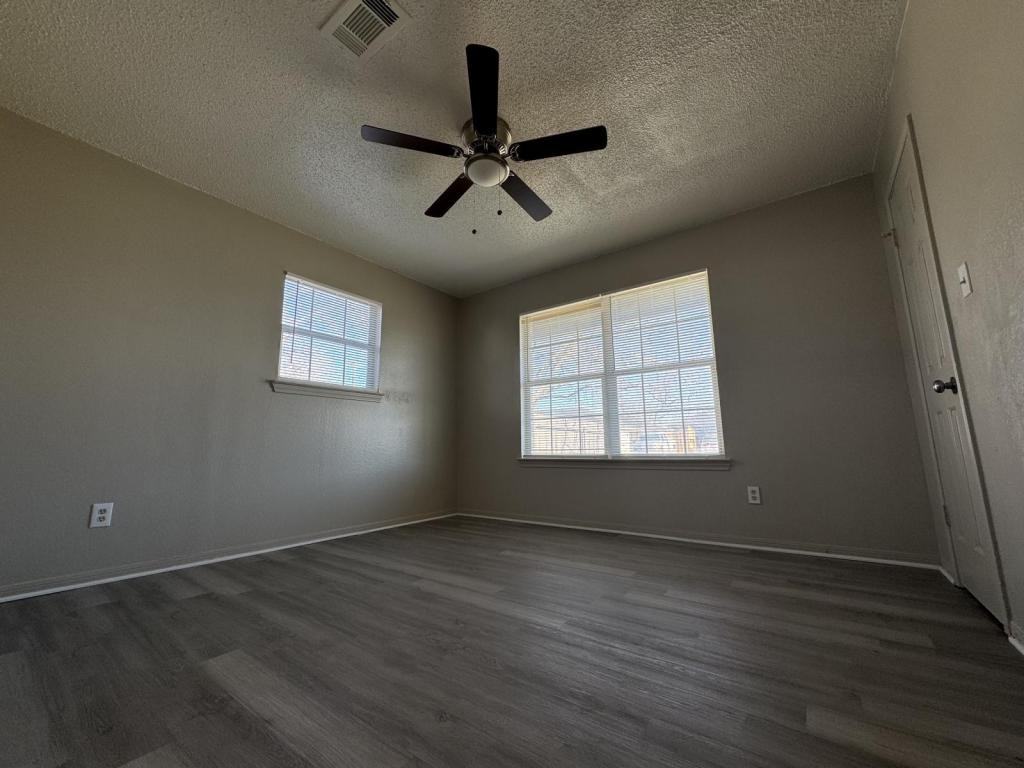 506 Avenue A - Photo 6 of 7