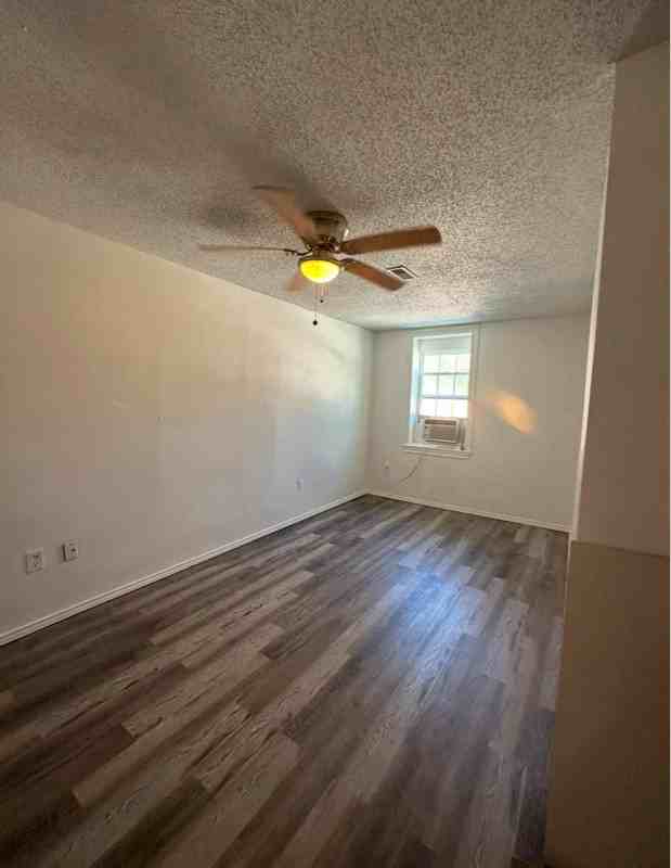 1608 E Jasper St - Photo 6 of 12