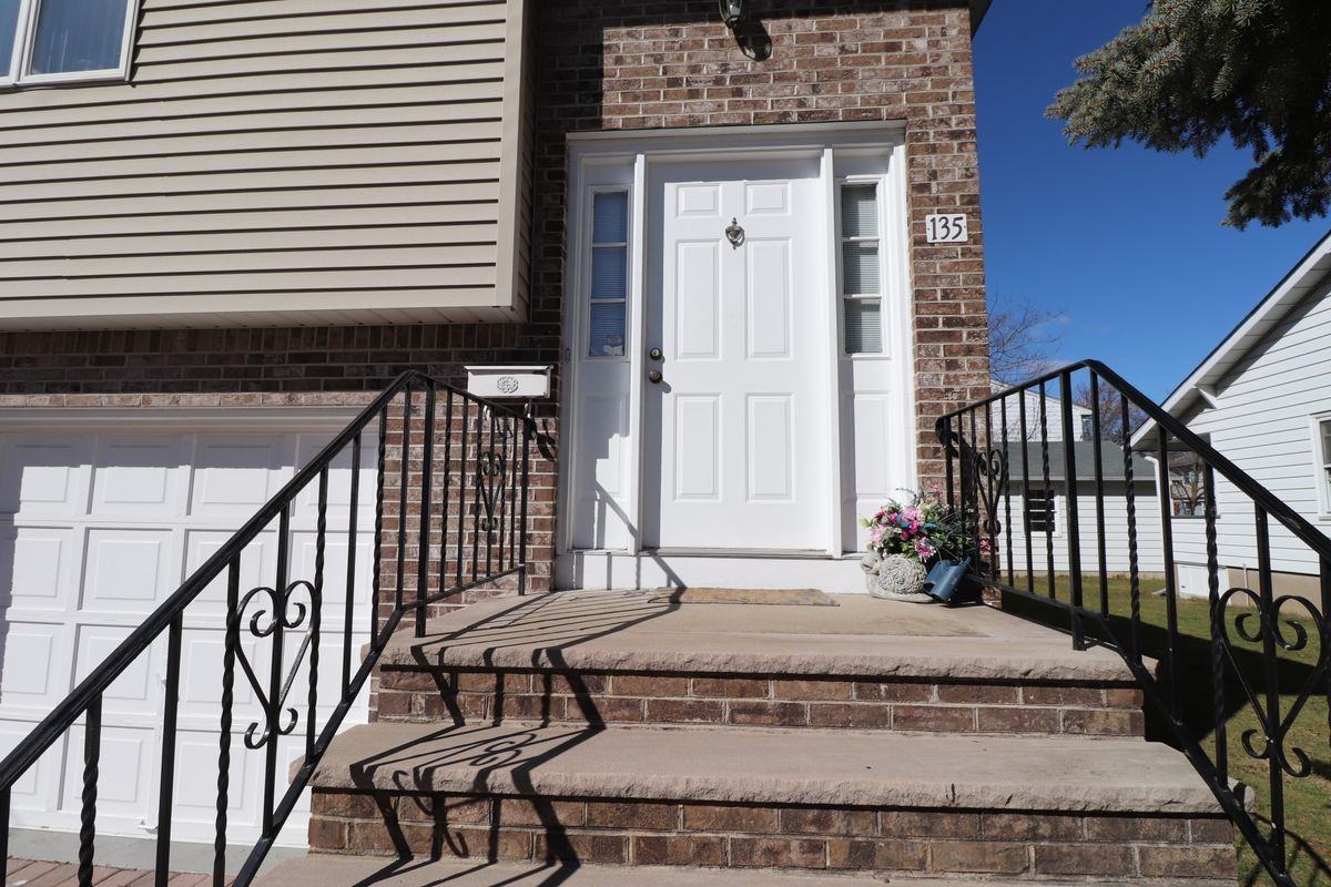 135 Cedar Ave - Photo 2 of 12