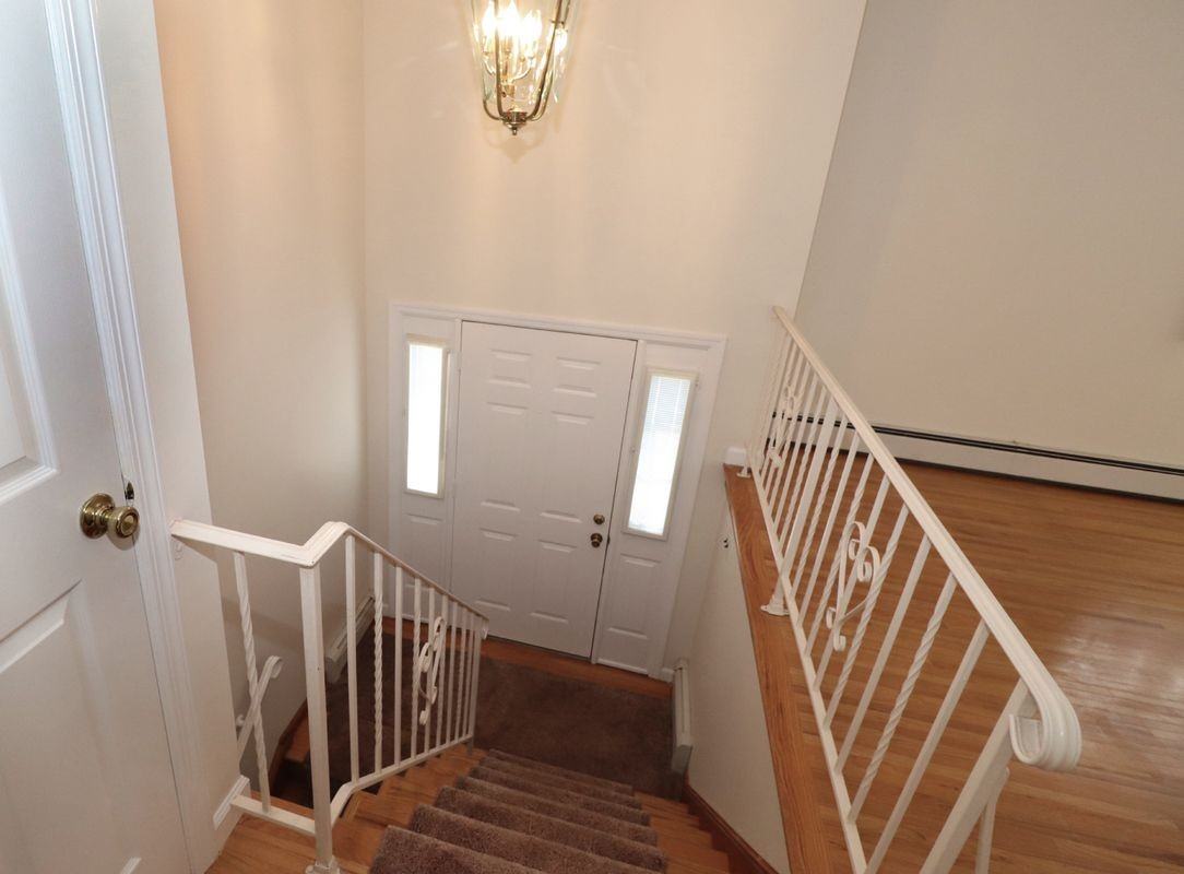 135 Cedar Ave - Photo 3 of 12