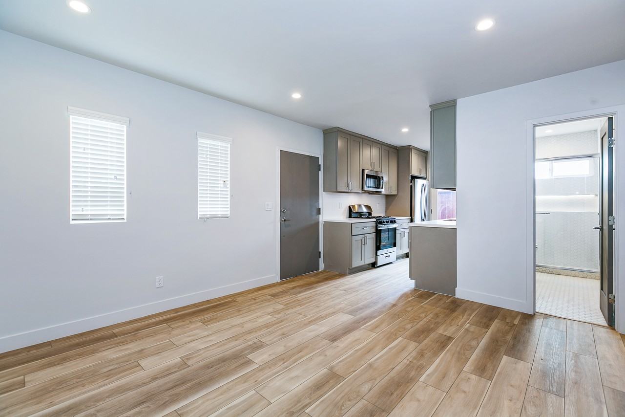 1179 Bronson Avenue - Photo 3 of 8