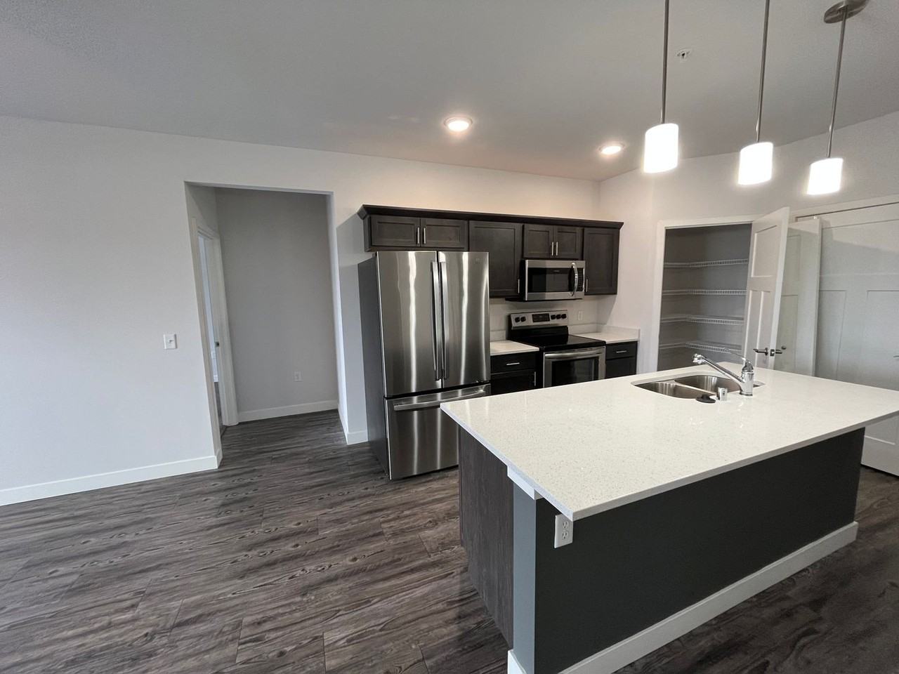 Cottage Grove Commons: 1300 N Windsor - Photo 2 of 22