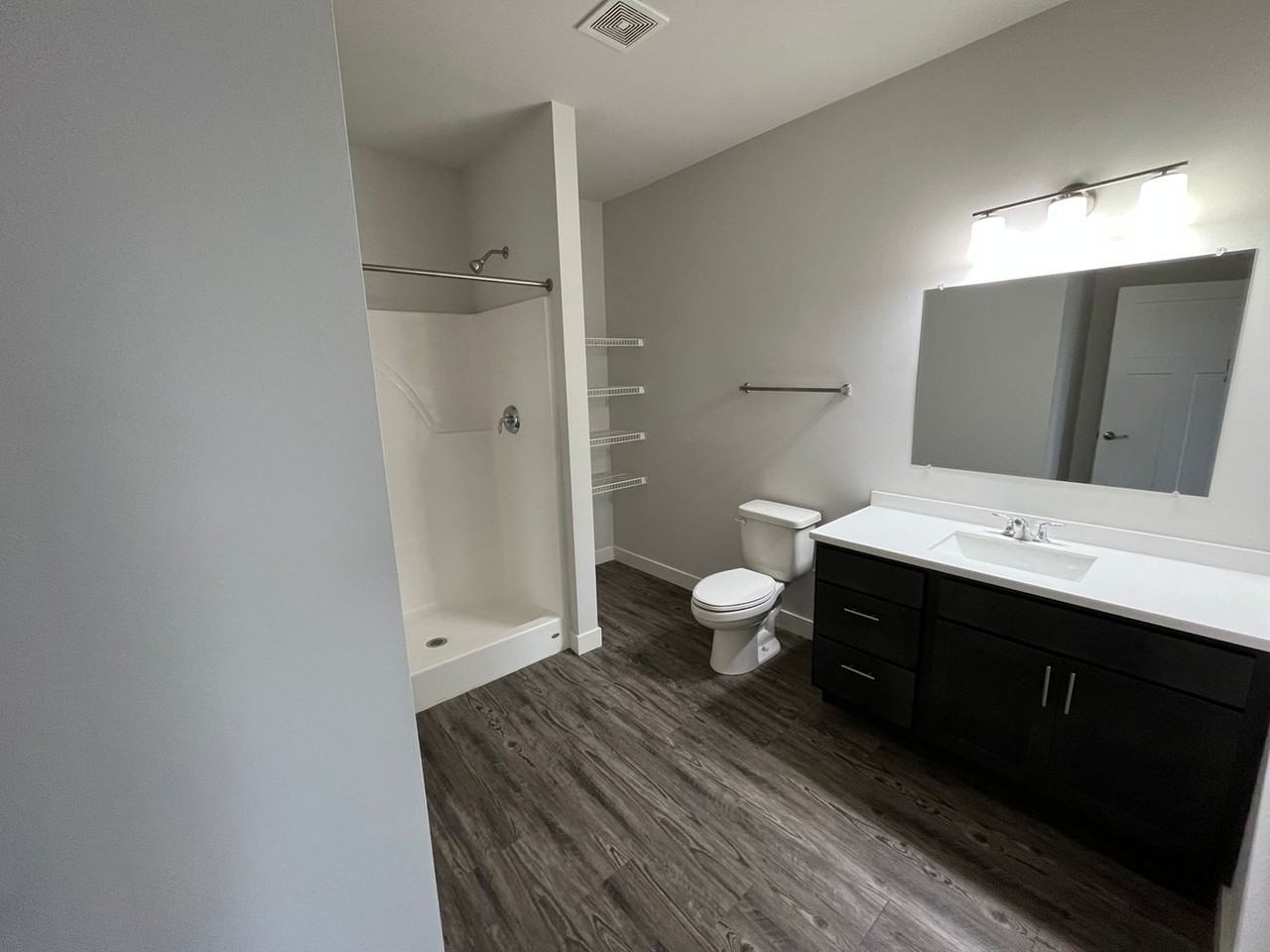 Cottage Grove Commons: 1300 N Windsor - Photo 5 of 22